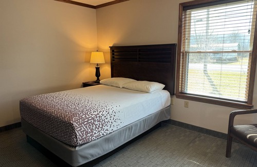 Colliersville Hotel | Redwood Inn & Suites Room #8 - impeccably clean motel between CDP & ASV