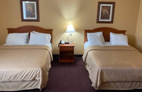 Lawrenceburg Hotel | REDWOOD INN