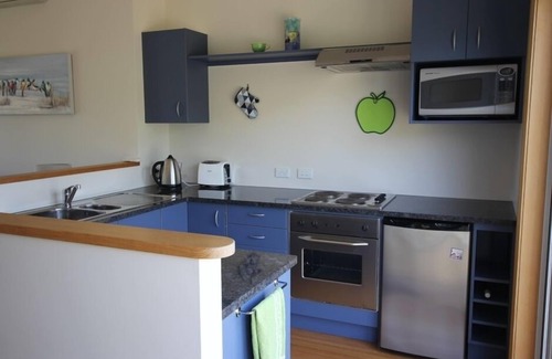 Redwood Valley Apartment | Redwood Lodge rural retreat with superb views
