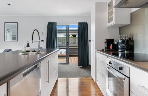 Lynmore House | REDWOODS RETREAT - ROTORUA HOLIDAY APARTMENT in Rotorua