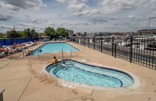 Racine Boat Rental | Reef Point Marina - Vessel: "Freckled Fin" - East Dock 1, Slip 19