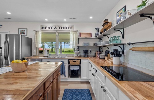 Morehead City House | Reel Nice is a fisherman's paradise! Plenty of room for boats and trailers!