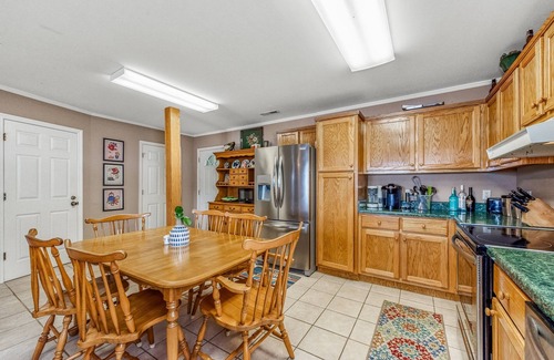 Cedar Bluff House | Reel Paradise-sleeps 10 w/covered dock on year round water