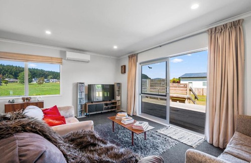 Motuoapa House | Reelax Inn - Motuoapa Holiday Home