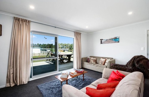 Motuoapa House | Reelax Inn - Motuoapa Holiday Home