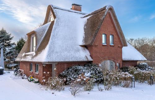Tating House | Reetdach-Landhaus Mini Haubarg
