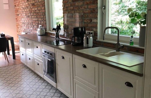 Wiegboldsbur House | Reetdachlandhaus Wiemershörn - vacation home, bathroom, WC, 3 bedrooms