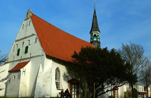 Busumer Deichhausen Apartment | Reethaus Hus to Wurth, apartment Korallenmöwe, only 300m to the beach