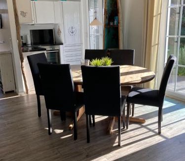 Glowe House | Reethaus Lise - Familienfreundlich mit Strandkorb, Kamin und Bollerwagen - 12 Gehminuten zum längsten Strand Rügens