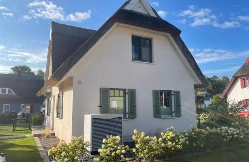 Glowe House | Reethaus Seeadler mit Sauna, Terrasse, Garten