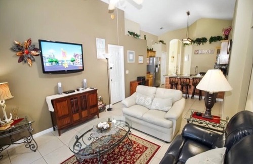Lake Berkley Villa | Ref 17. Lake Berkley. Superb Villa , own pool. BBQ.Nr Disney