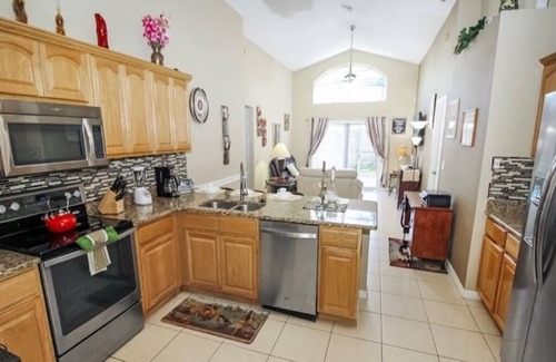 Lake Berkley Villa | Ref 17. Lake Berkley. Superb Villa , own pool. BBQ.Nr Disney