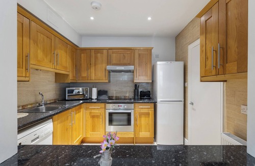 Knightsbridge Apartment | Refined 2-BD Hidden Gem Near Hyde Park
