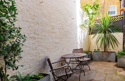 Warwick Apartment | Refined 2BD Flat Between Westminster and Chelsea