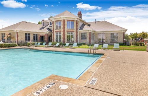 Fossil Creek Apartment | Refined Unit 2BR, 2BA Pool Access