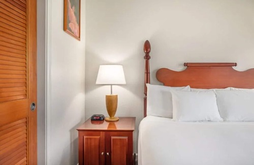 Kahului Hotel | Refreshing Kahului Stay: Outdoor Pool & Breakfast by the Beach | Garden View Roo