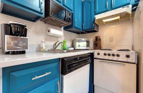Wells Condo | Refreshing pool view condo at Nautical Mile resort Pool Tennis Courts