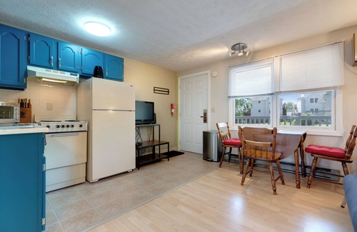 Wells Condo | Refreshing pool view condo at Nautical Mile resort Pool Tennis Courts