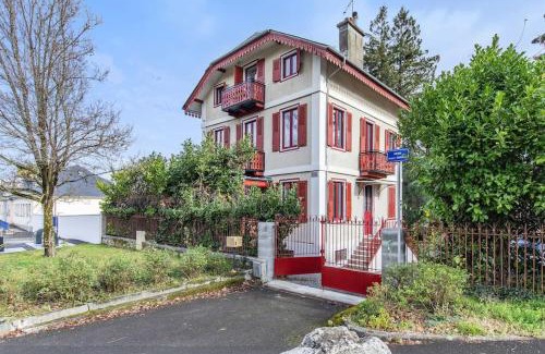 Bagneres-de-Bigorre Apartment | Refuge de l'ours : T2 équipé avec parking et wifi