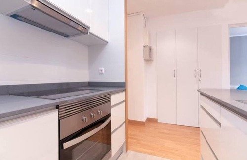La Salut Apartment | Refurbished flat close by the Park Güell