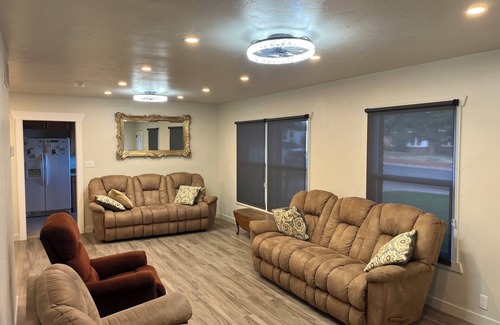 Blanding House | Refurnished and spacious 4 bedroom house, Sleeps 8!
