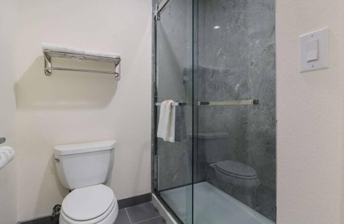 Humble Hotel | REGENCY INN AND SUITES