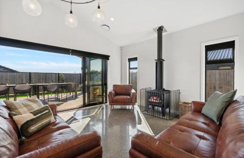 Martinborough House | Regent Sanctuary - Martinborough Holiday Home