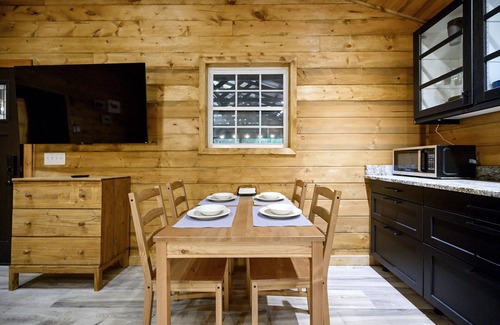 Broken Bow Apartment | Reindeer Shack-Sleeps 3/Hot Tub