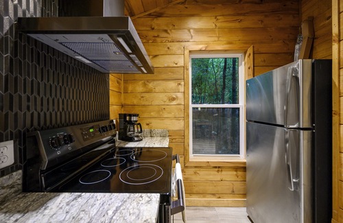 Broken Bow Apartment | Reindeer Shack-Sleeps 3/Hot Tub