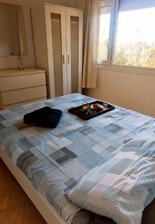 Torreblanca Apartment | Relájate cerca del mar, con vistas a las termas romanas