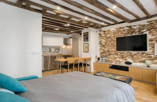 Grenelle House | Relais Cocorico "Oeuf" Family Suite with AC
