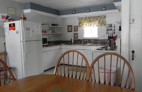 Ripley Other | Relax among vineyards and orchards on this working grape farm.