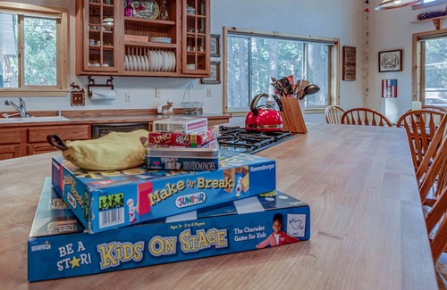 Graeagle House | Relax and cozy-in with friends at this spacious Graeagle cabin