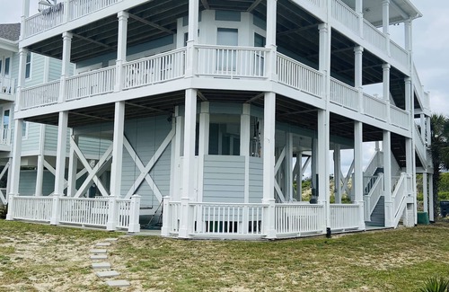 Holden Beach House | Relax and enjoy being “Sunkissed by the Sea” with Spectacular views!
