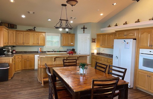 Lake Hamilton House | Relax and enjoy SPACIOUS lake-living on beautiful Lake Hamilton!