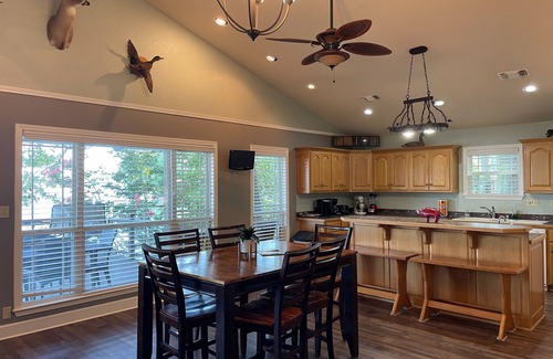 Lake Hamilton House | Relax and enjoy SPACIOUS lake-living on beautiful Lake Hamilton!