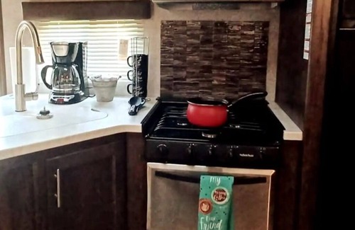 Creola RV Rental | Relax and get in touch with nature with all the comforts of home at Nini's place