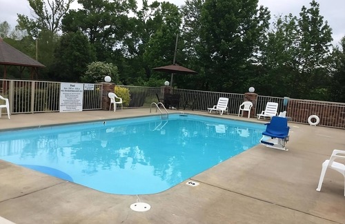 Cabot House | Relax and Recharge! 3 Relaxing Units, Free Breakfast & Parking, Pets Allowed