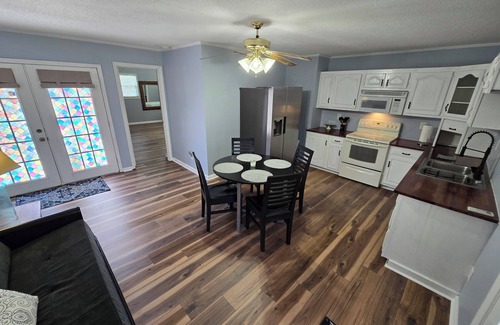 Cleveland Apartment | Relax and recharge in this 1 Bedroom Apartment near the heart of Cleveland