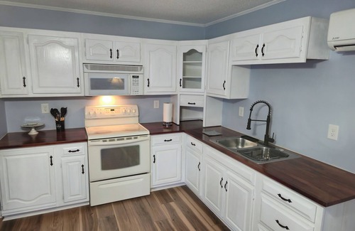 Cleveland Apartment | Relax and recharge in this 1 Bedroom Apartment near the heart of Cleveland