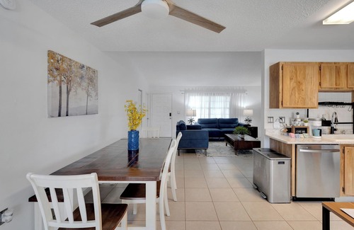 Brandon House | Relax and Recharge, Mins to HCA Brandon & Tampa, Private Pool, Work-Friendly