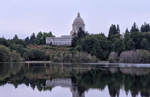Olympia House | Relax and Rejuvenate- 3 bdrm. Memory King w/ Sauna