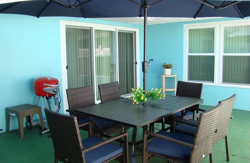Interchange Square House | Relax and Spread Out Large 3 Bedroom 2 Bath House in Palm Bay, Fl