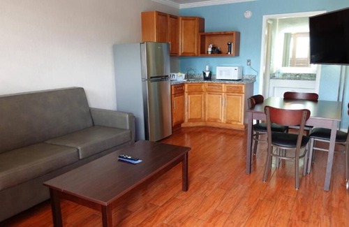 June Park House | Relax and Unwind! 2 Comfortable Units, Free Breakfast & Parking!