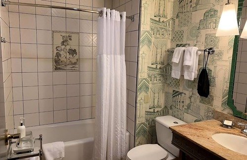 Downtown Portland Hotel | Relax and Unwind! Pets Are Welcome! Short Drive to Tom McCall Waterfront Park