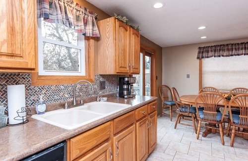 Lewiston House | Relax at Amelia's Place