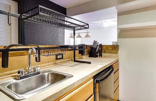Fountain House | Relax at Fountain: Hot Tub Fun
