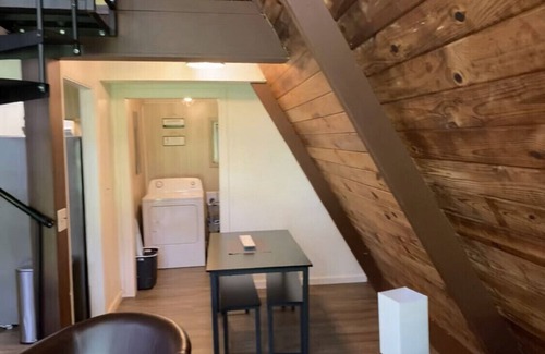 Whittier Cabin | RELAX at our Creekside cabin 3 miles from casino 5 min from national park. ⛰️