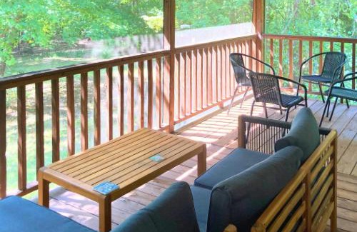 Mill Spring House | Relax at Saddleback