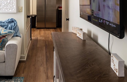 Oxford House | Relax at The Roxie or Walk to the Ole Miss campus!
